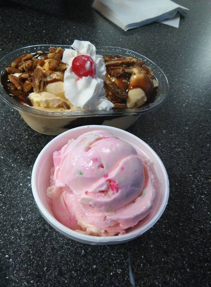 Braums Ice Cream & Burger Restaurant | restaurant | 2201 S Aspen Ave, Broken Arrow, OK 74012, USA | 9184499428 OR +1 918-449-9428