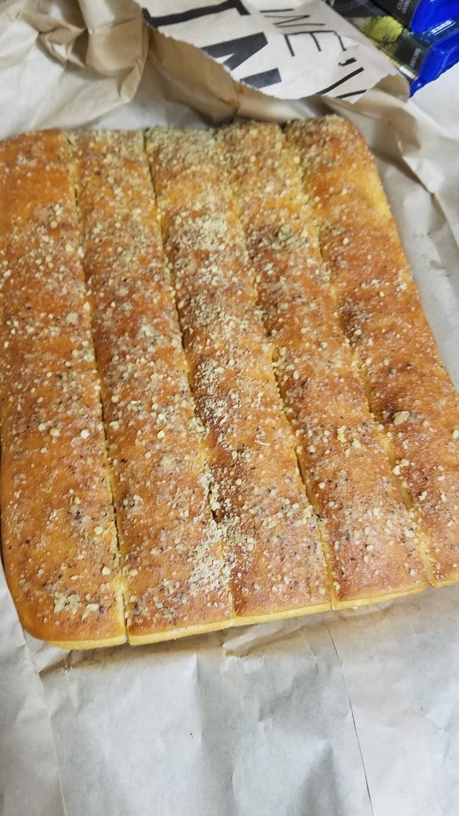 Pizza Hut | restaurant | 162 Chase Ave, Waterbury, CT 06704, USA | 2037570050 OR +1 203-757-0050