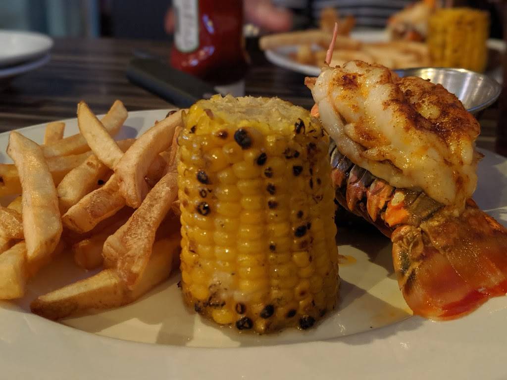 Chucks Roadhouse Bar & Grill | restaurant | 261 Woodlawn Rd W, Guelph, ON N1H 8J1, Canada | 5192656662 OR +1 519-265-6662