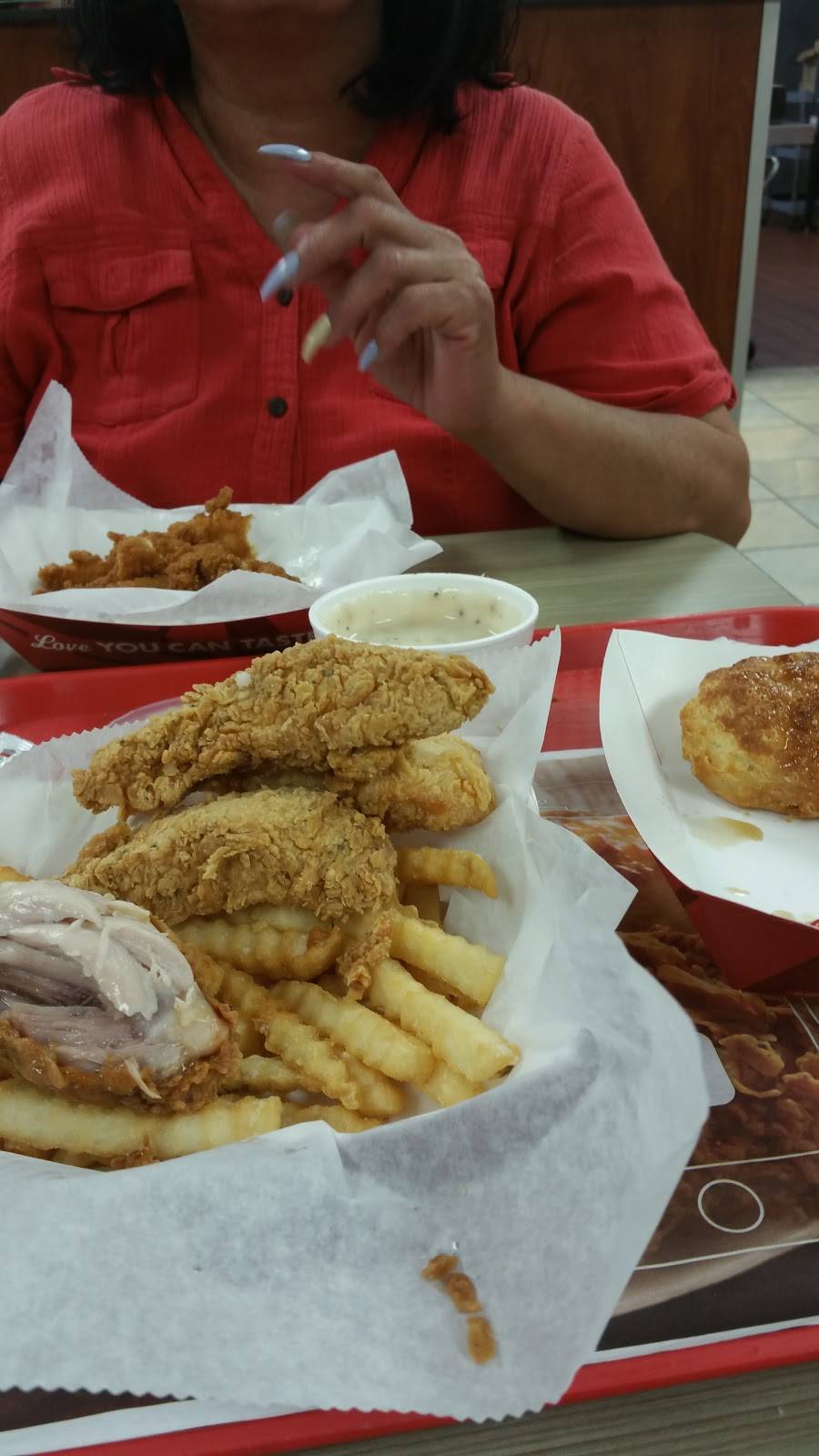 Churchs Chicken | restaurant | 812 N Copia St, El Paso, TX 79903, USA | 9155653338 OR +1 915-565-3338