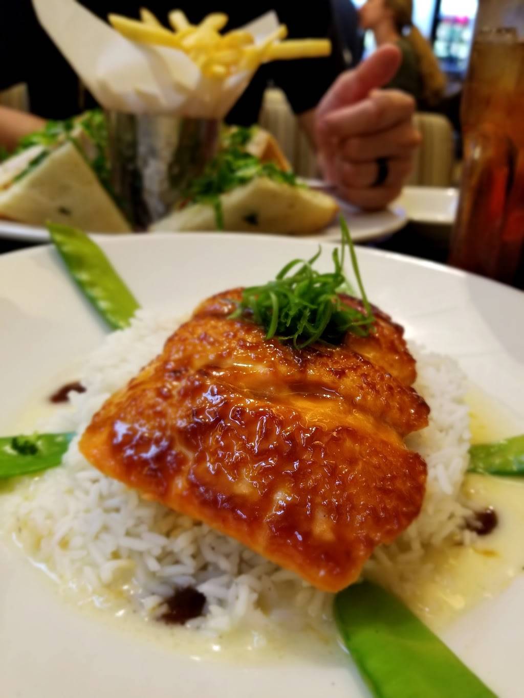 The Cheesecake Factory | restaurant | 442 W Hillcrest Dr, Thousand Oaks, CA 91360, USA | 8053719705 OR +1 805-371-9705