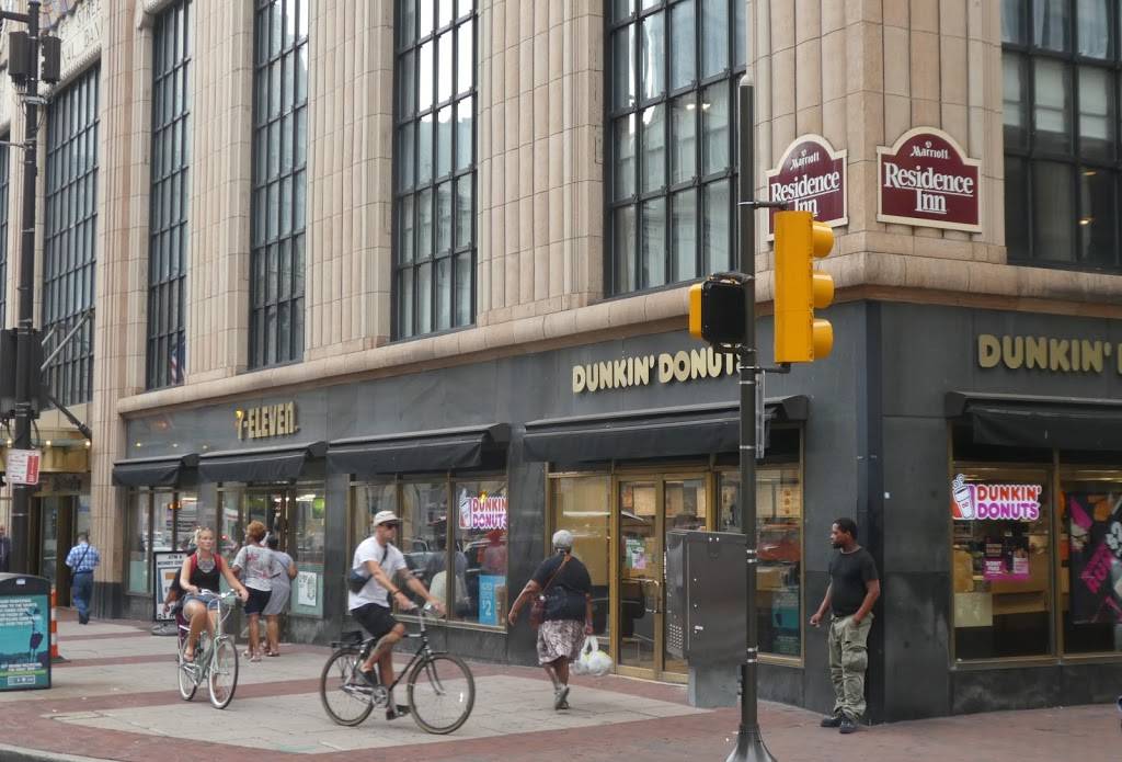 Dunkin | cafe | 1 E Penn Square, Philadelphia, PA 19107, USA | 2157511451 OR +1 215-751-1451