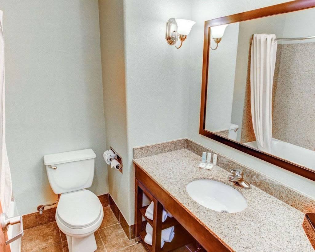 Comfort Inn Near Casino | restaurant | 607 E Prien Lake Rd, Lake Charles, LA 70601, USA | 3184974223 OR +1 318-497-4223