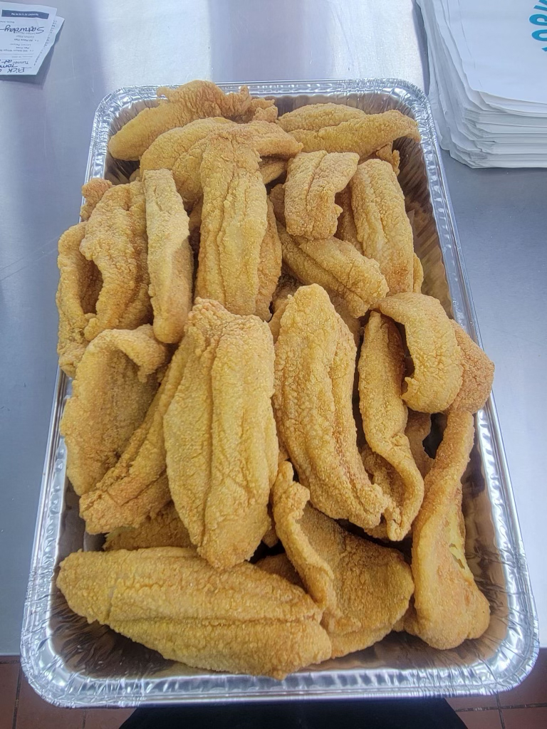 Sharks Fish & Chicken | restaurant | 345 Collins St, Joliet, IL 60432, USA | 8156661387 OR +1 815-666-1387