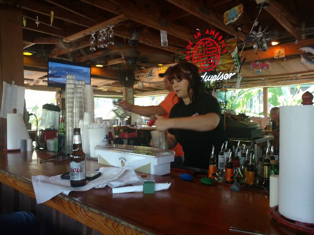 Shrimp R Us More | restaurant | 765 3rd Ave, Welaka, FL 32193, USA | 3864677111 OR +1 386-467-7111