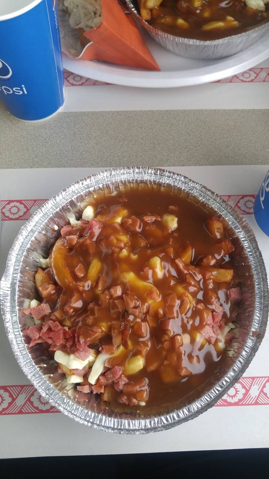 Resto La Pataterie | restaurant | 2 Rue Saint-Louis, Saint-Eustache, QC J7R 1X2, Canada | 4504733509 OR +1 450-473-3509