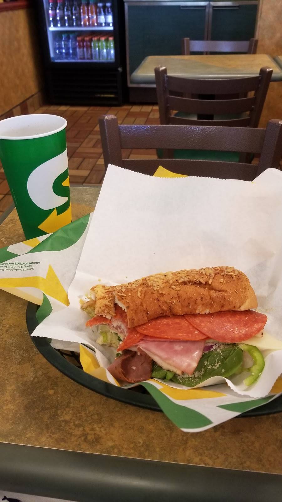 Subway | restaurant | 642 Midland Rd, Janesville, WI 53546, USA | 6087584560 OR +1 608-758-4560