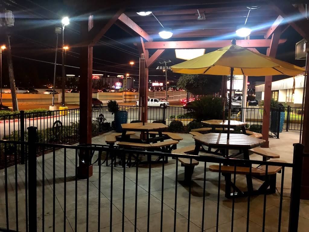 Golden Chick | meal takeaway | 10443 N Central Expy, Dallas, TX 75231, USA | 4692329188 OR +1 469-232-9188