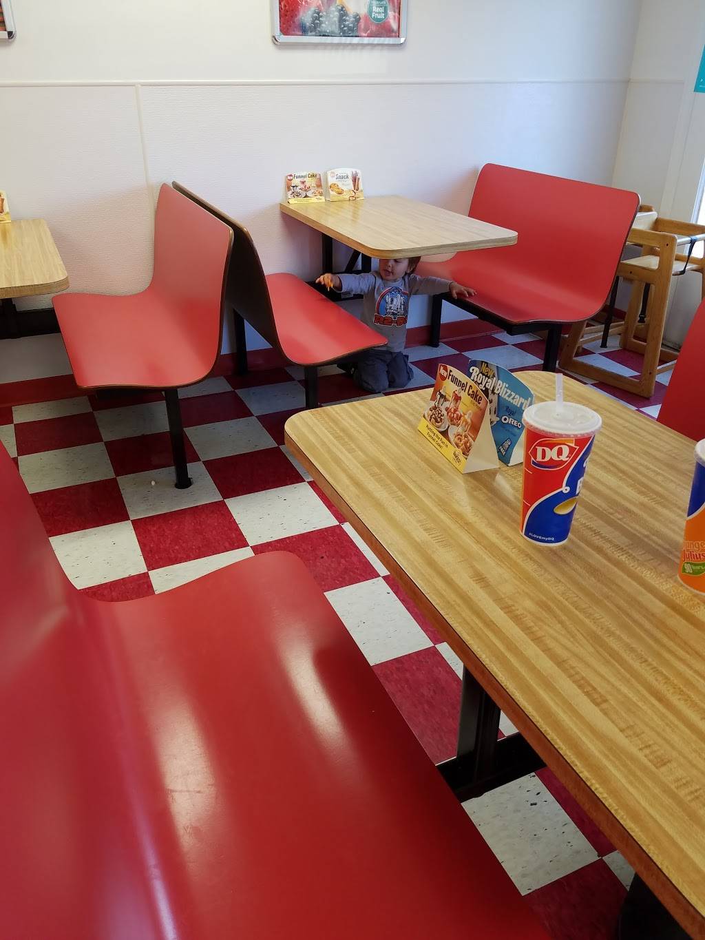 Dairy Queen | restaurant | 117 N Main St, Cheboygan, MI 49721, USA | 2316279741 OR +1 231-627-9741