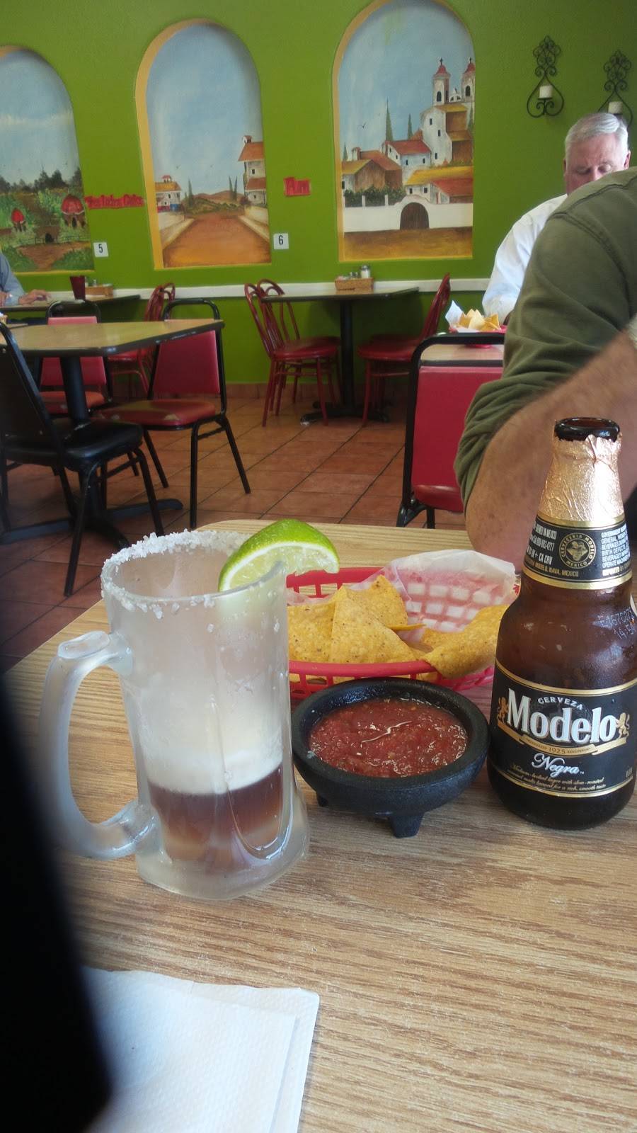 Mendoza Cafe | restaurant | 680 TX-16, Bandera, TX 78003, USA | 8307969332 OR +1 830-796-9332