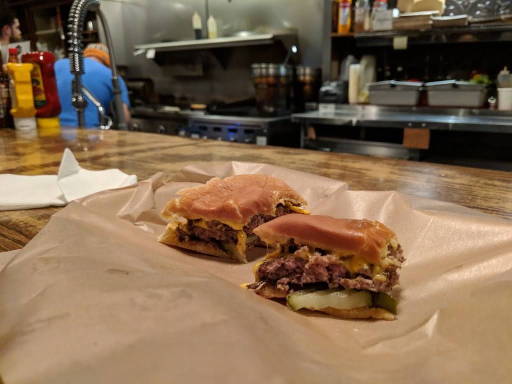 Metzgers Tavern | restaurant | 1000 Powell St, Henderson, KY 42420, USA | 2708269461 OR +1 270-826-9461