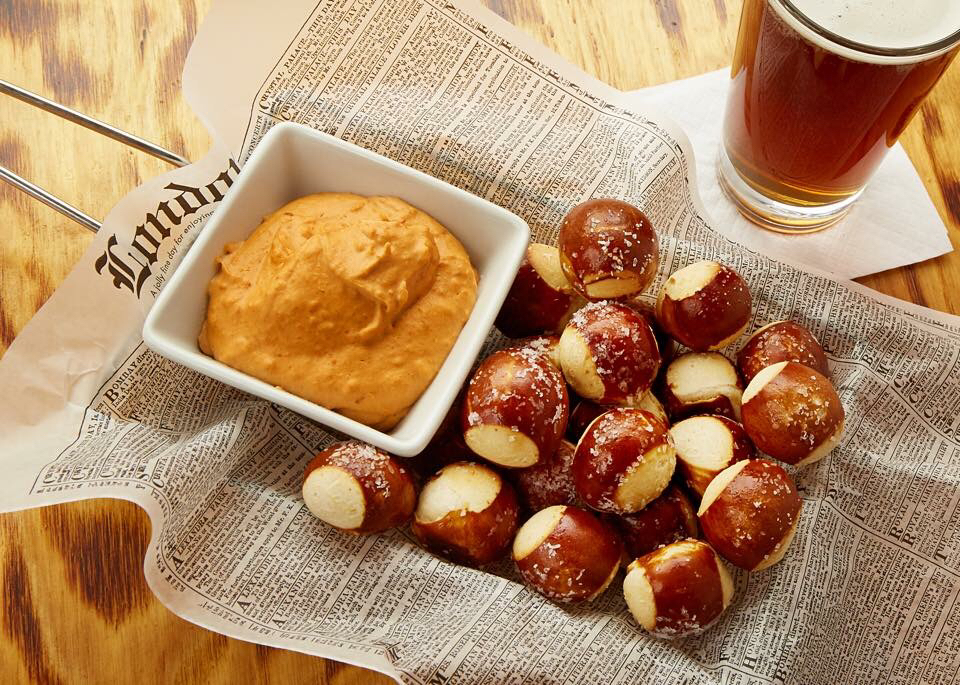 The Flats on Carson | restaurant | 1500 E Carson St, Pittsburgh, PA 15203, USA | 4125867644 OR +1 412-586-7644