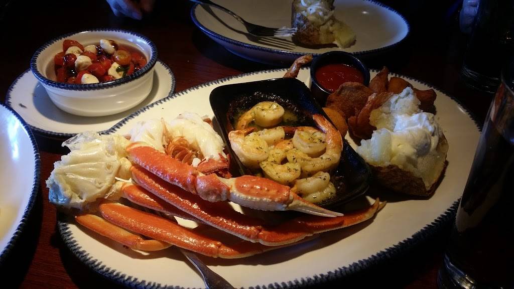 Red Lobster | restaurant | 2011 SW Wanamaker Rd, Topeka, KS 66604, USA | 7852717302 OR +1 785-271-7302