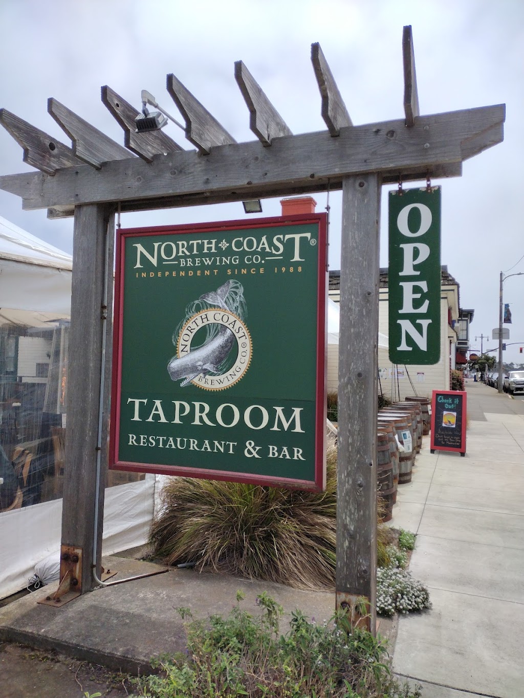 The Pub at North Coast Brewing Co. | restaurant | 444 N Main St, Fort Bragg, CA 95437, USA | 7079643400 OR +1 707-964-3400