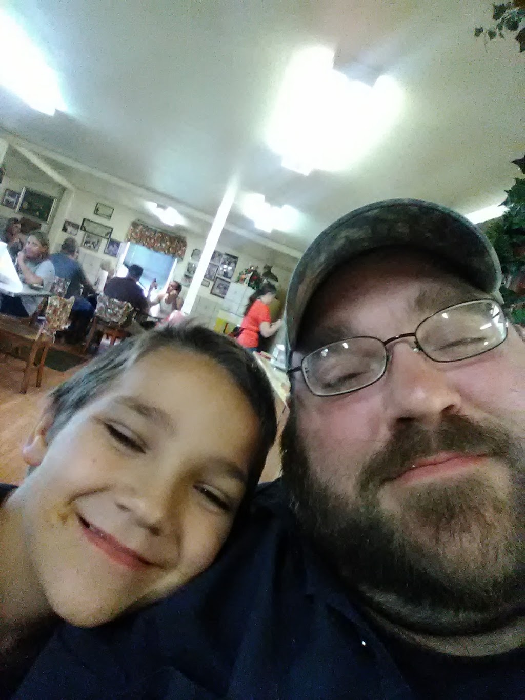 Madalyns Kitchen | restaurant | 4540 County Rd AA, Schell City, MO 64783, USA | 4174323434 OR +1 417-432-3434