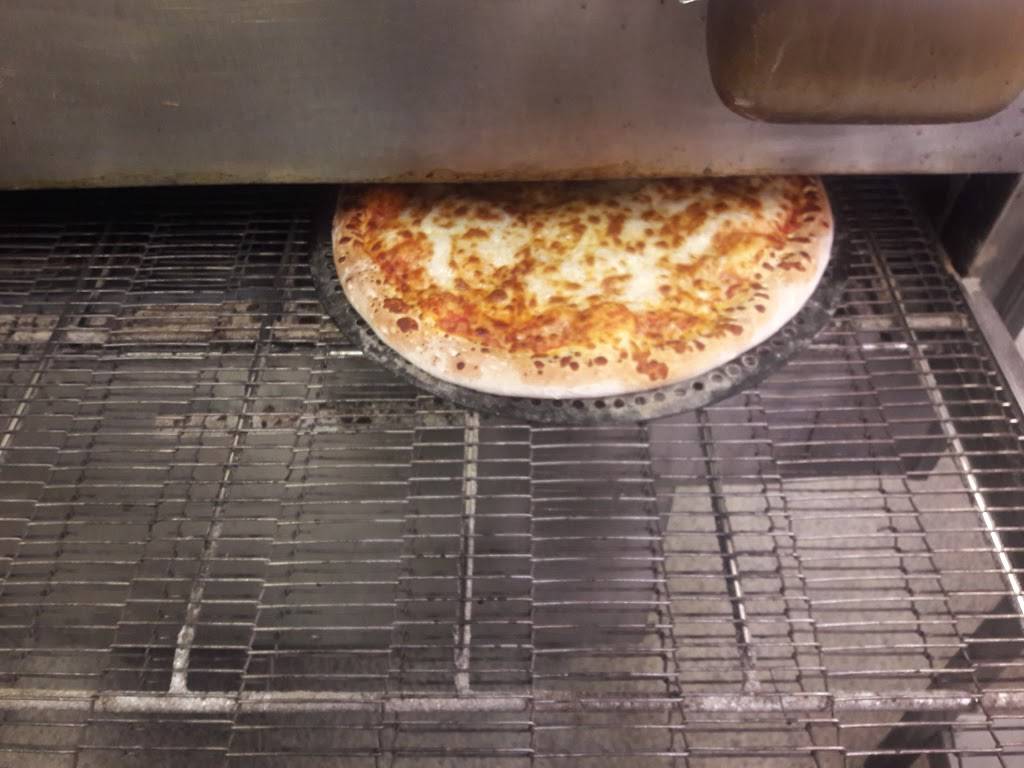 Mustang Pizza & Subs | restaurant | 1414 Fuselage Ave #5, Middle River, MD 21220, USA | 4105741000 OR +1 410-574-1000