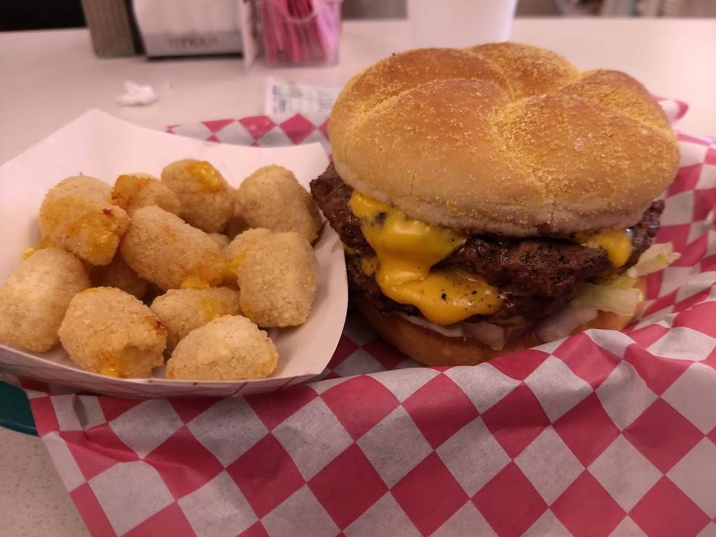 Freddies Hamburgers | restaurant | 9130 E 11th St, Tulsa, OK 74112, USA | 9188365600 OR +1 918-836-5600