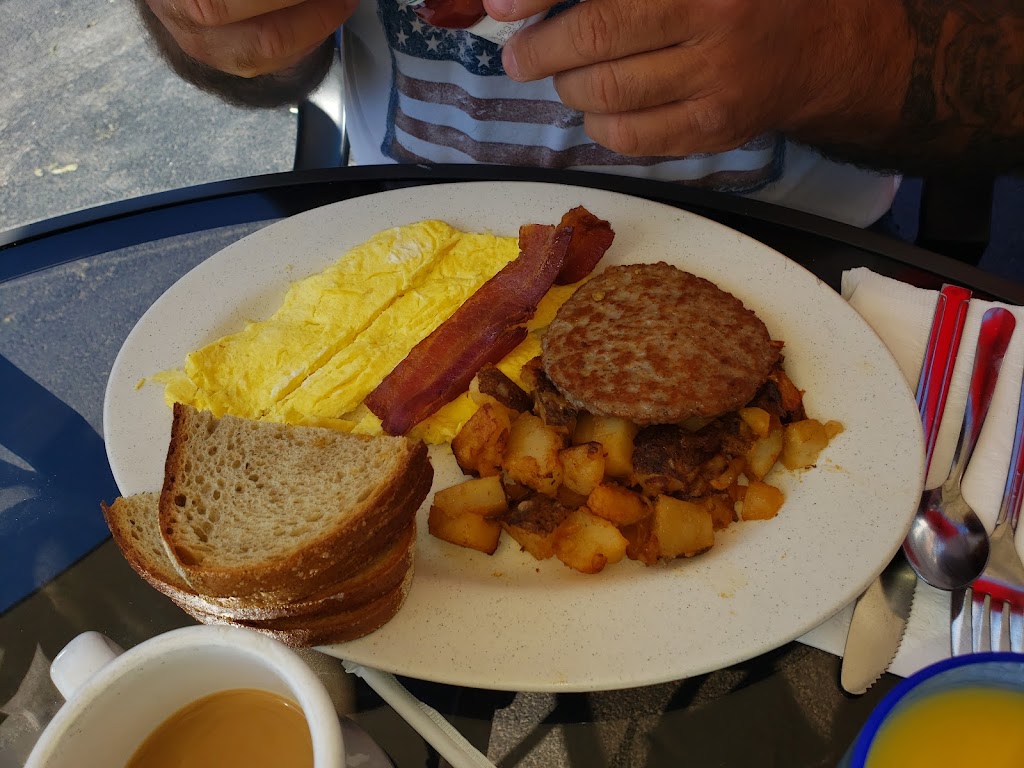 Lindsays | cafe | 1122 Main St, Leeds, NY 12414, USA | 5189431266 OR +1 518-943-1266