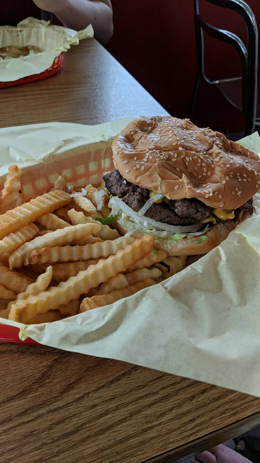 C & L Burger Bar | restaurant | 1161 Mt St Helens Way NE, Castle Rock, WA 98611, USA | 3602744110 OR +1 360-274-4110