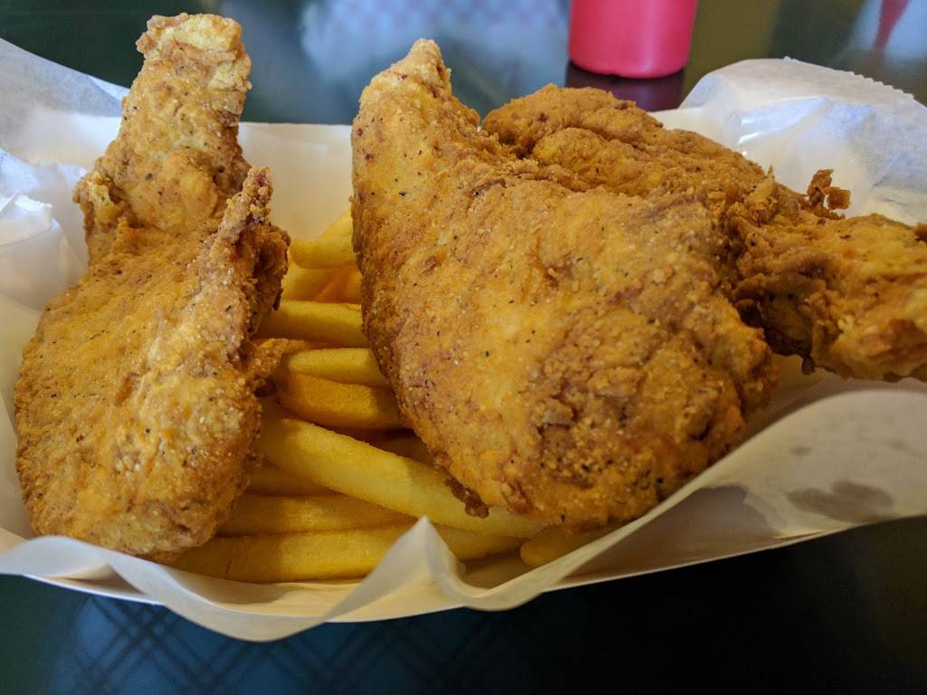 Youngs Restaurant & Ice Creamery | restaurant | 206 Meramec Station Rd, Valley Park, MO 63088, USA | 6362256677 OR +1 636-225-6677