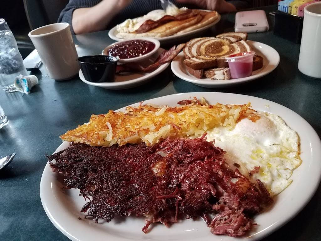 Ben Dews Clubhouse Grill | restaurant | 6501 6th Ave, Tacoma, WA 98406, USA | 2535644442 OR +1 253-564-4442