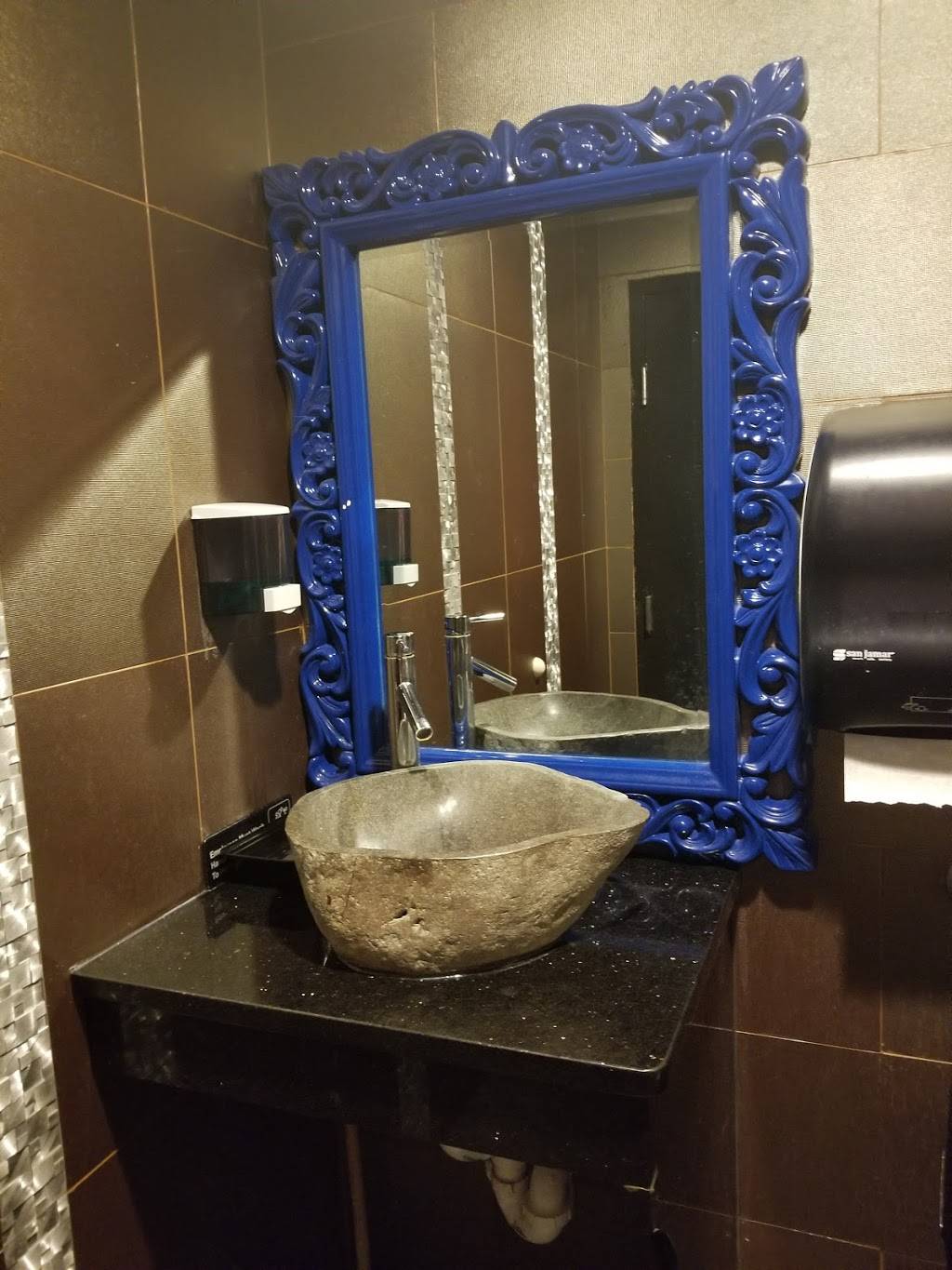 Maki Bar | restaurant | 6831 Wisconsin Ave #300, Bethesda, MD 20815, USA | 3019079888 OR +1 301-907-9888