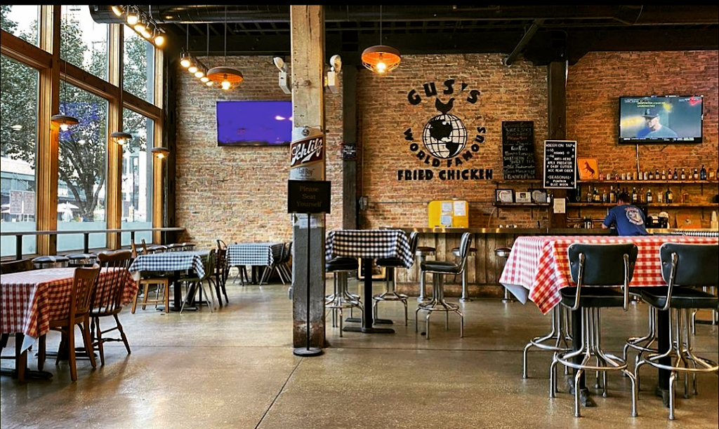Gus’s World Famous Fried Chicken | restaurant | 847 W Fulton Market, Chicago, IL 60607, USA | 3127331971 OR +1 312-733-1971