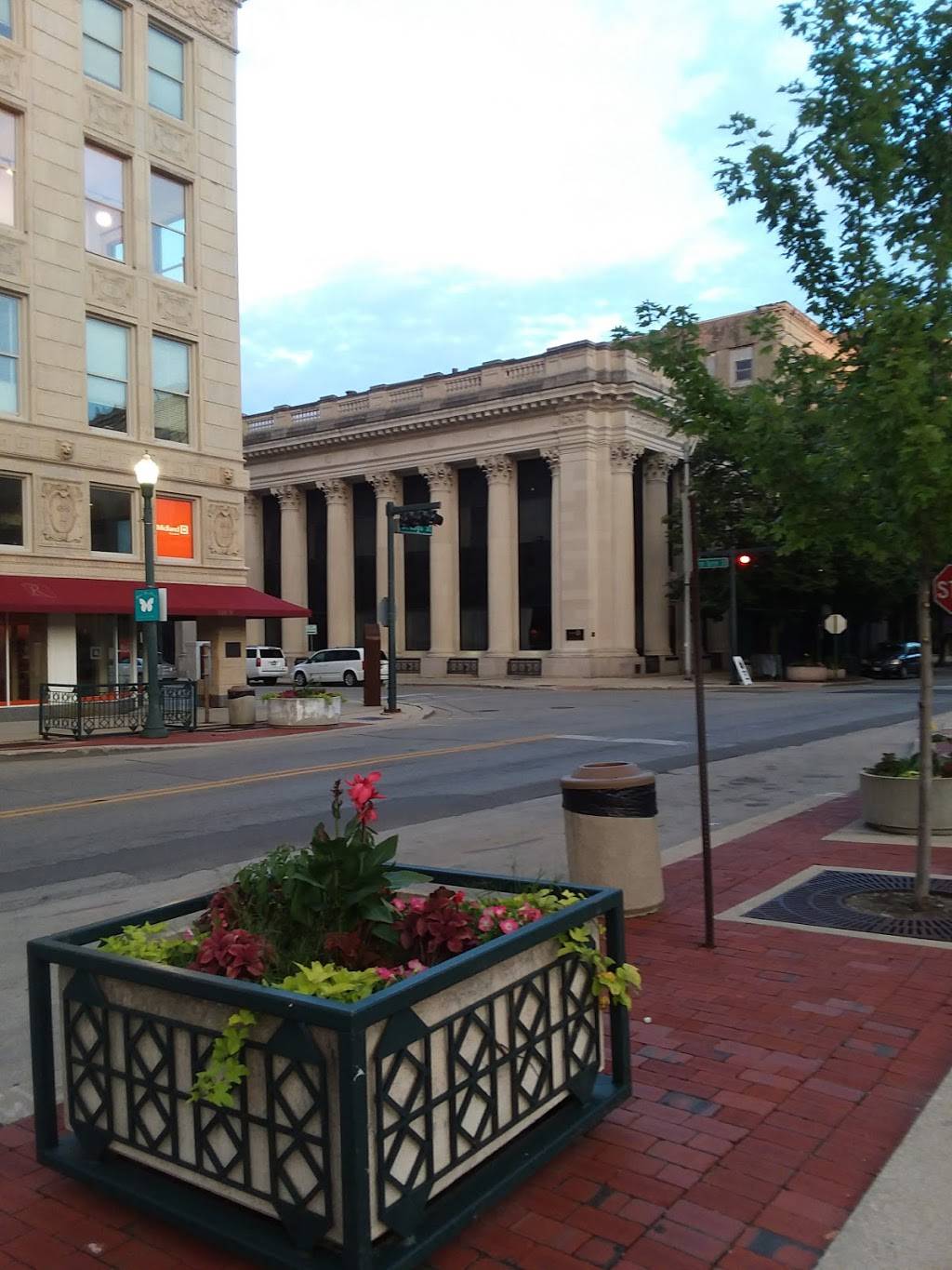 Chicago St. Pub | restaurant | 75 N Chicago St, Joliet, IL 60432, USA | 8157277171 OR +1 815-727-7171