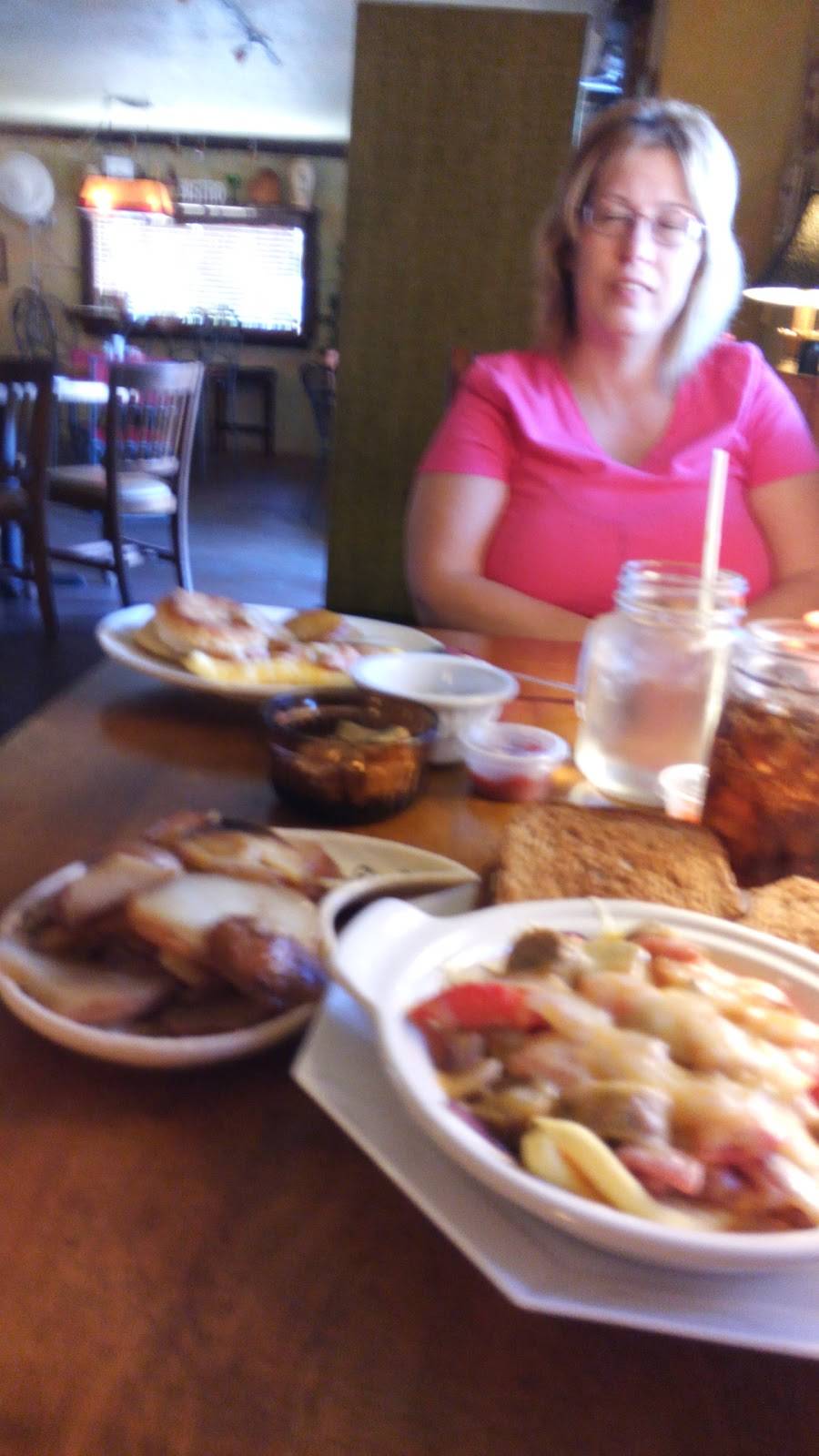 Belles Bistro | restaurant | 2 N Park St, Crescent City, FL 32112, USA | 3866981326 OR +1 386-698-1326