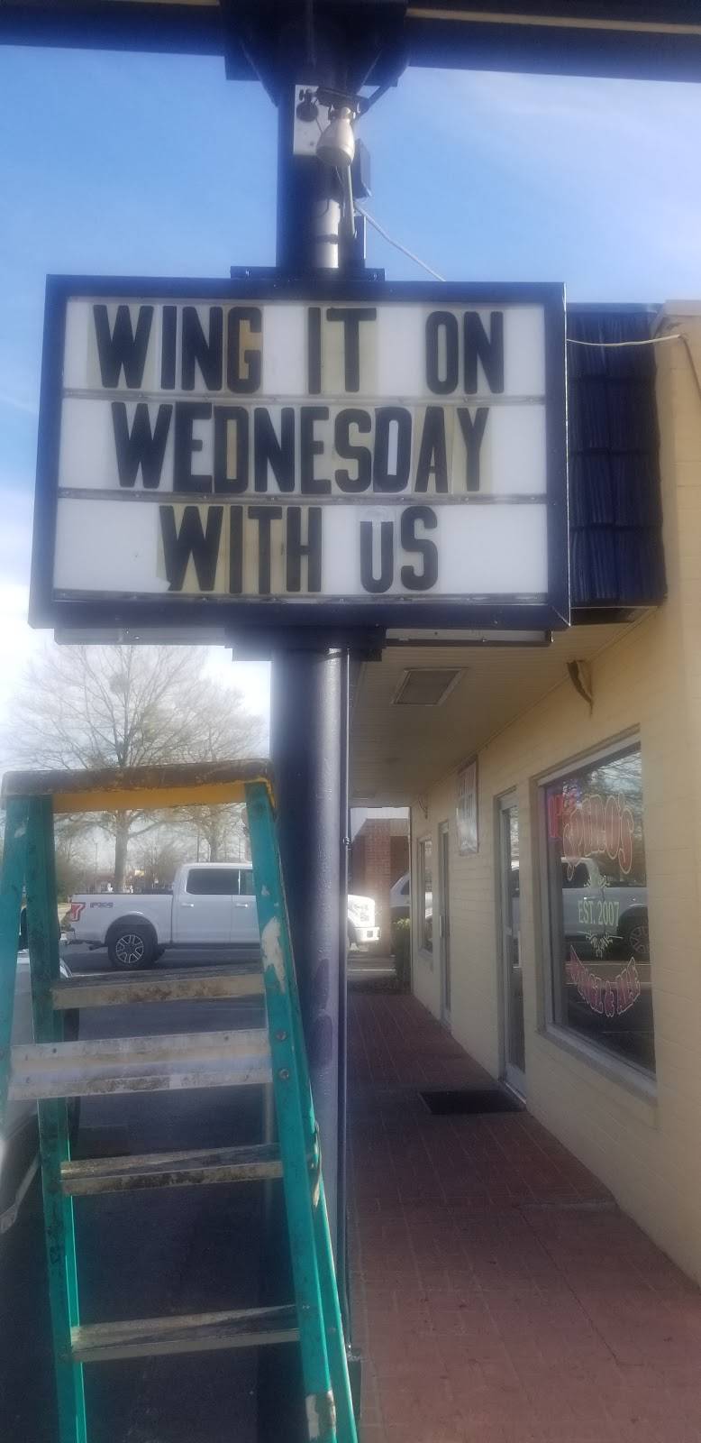 Wingz & Ale | restaurant | 500 S 5th St, Hartsville, SC 29550, USA | 8433322234 OR +1 843-332-2234