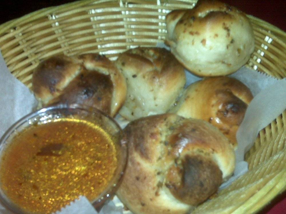 Amalfis Pizza n Pasta | restaurant | 8542 University City Blvd, Charlotte, NC 28213, USA | 7045478651 OR +1 704-547-8651