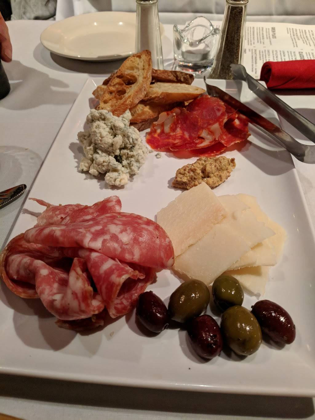 Salute Special Events/ The Roc Restaurant & Wine Bar | restaurant | 26123 Huron River Dr, Flat Rock, MI 48134, USA | 7349310911 OR +1 734-931-0911