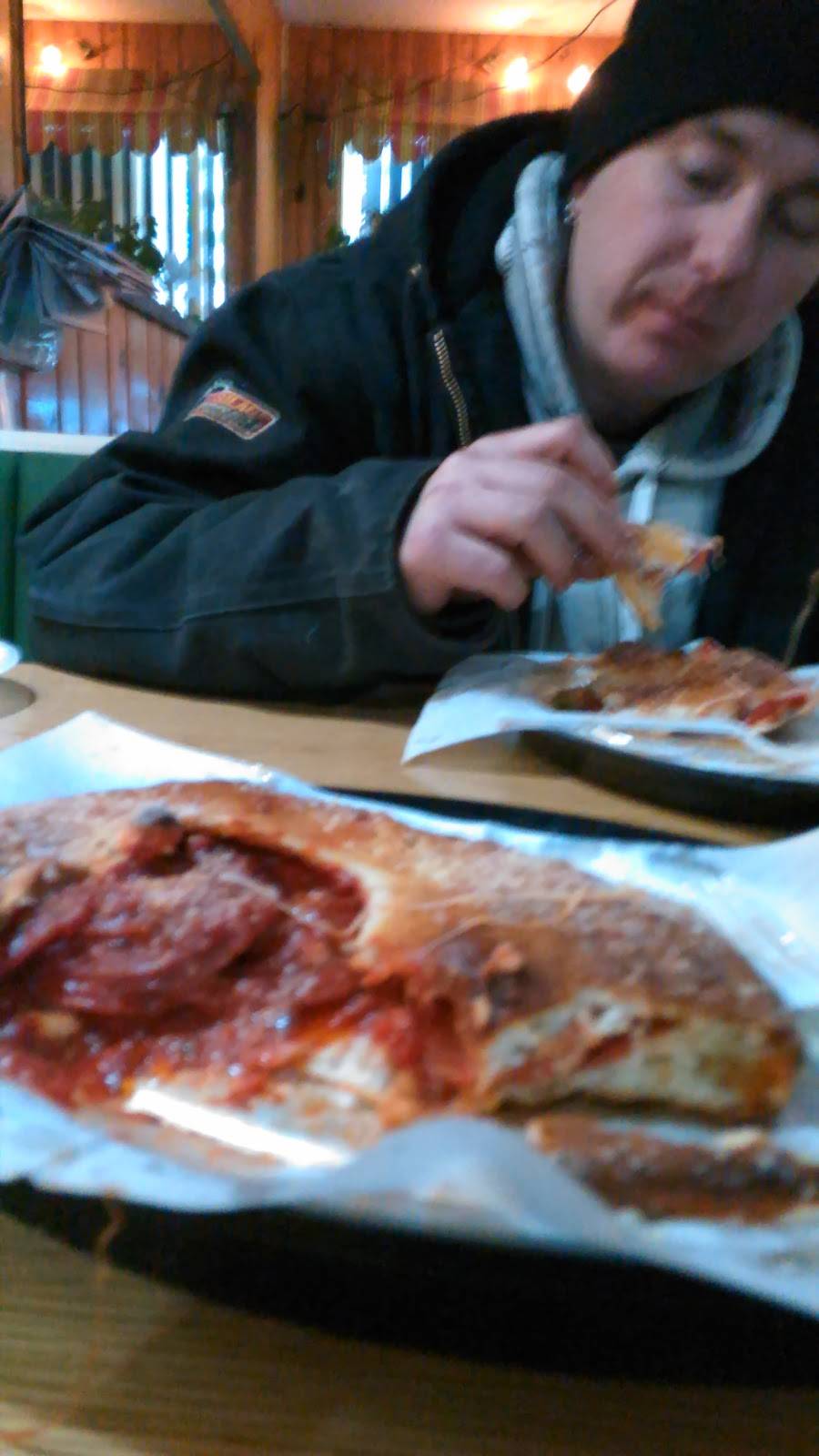 No Limits Pizza & Pool | restaurant | 111 E Main St, Rose City, MI 48654, USA | 9896858500 OR +1 989-685-8500