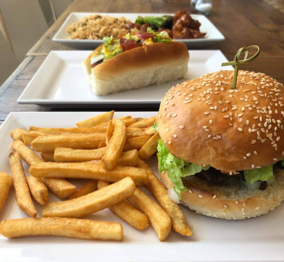 Daves Gourmet | restaurant | 15280 Lincoln St, Oak Park, MI 48237, USA | 2489512926 OR +1 248-951-2926