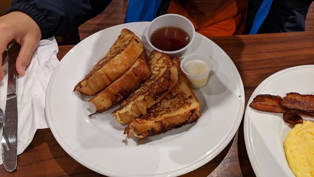 Benedict’s Café & Bar | restaurant | 5365 Camden Ave, San Jose, CA 95124, USA | 4082691005 OR +1 408-269-1005