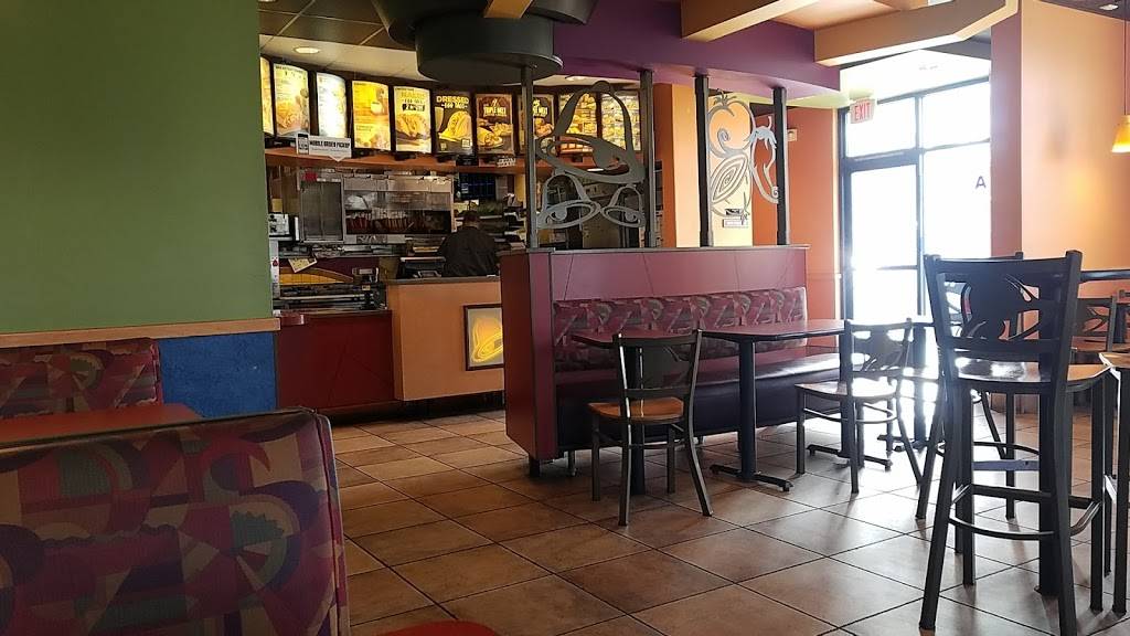Taco Bell | meal takeaway | 31712 Mission Trail, Lake Elsinore, CA 92530, USA | 9516747991 OR +1 951-674-7991