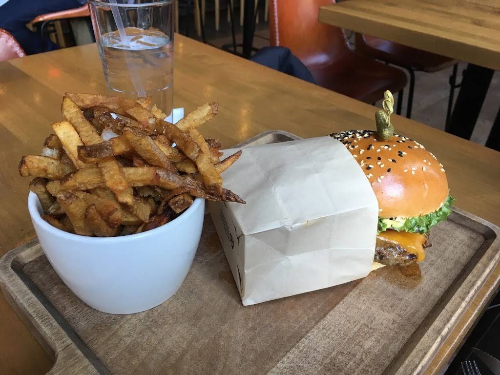 Moxies | restaurant | 100 Crescent Ct, Dallas, TX 75201, USA | 4696870050 OR +1 469-687-0050