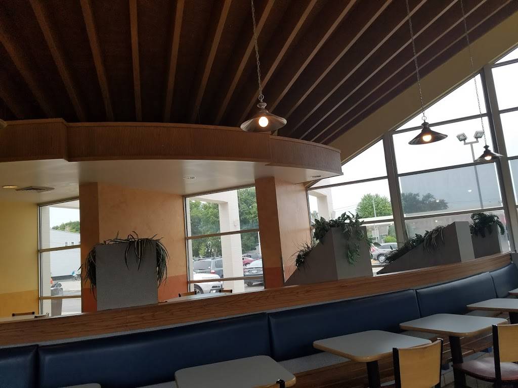 Toms Drive-In | restaurant | 701 E Wisconsin Ave, Appleton, WI 54911, USA | 9207319008 OR +1 920-731-9008