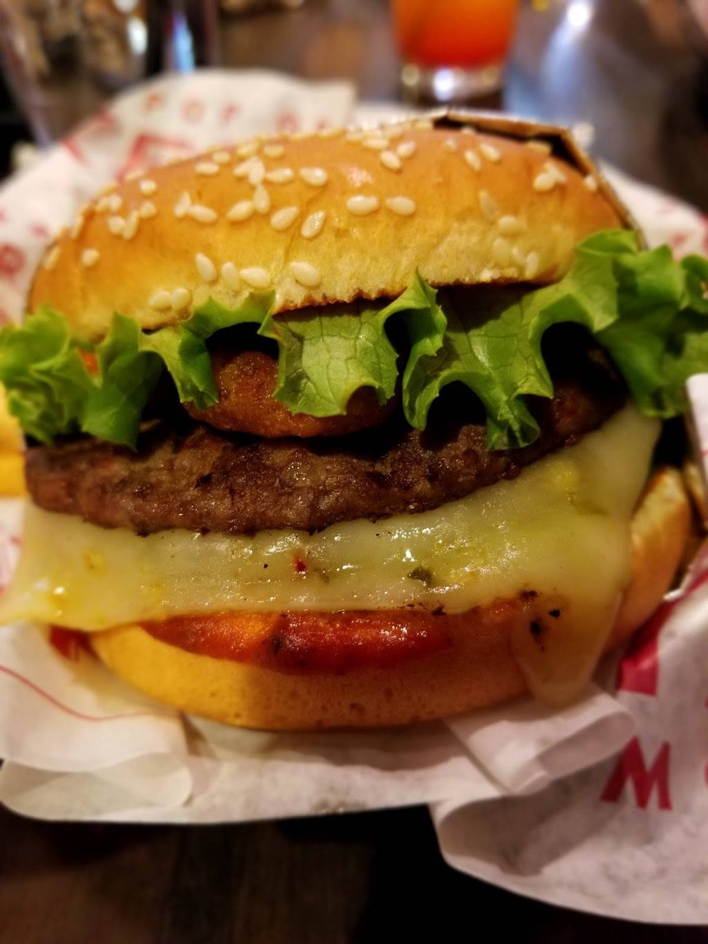 Red Robin Gourmet Burgers and Brews | restaurant | 1555 Simi Town Center Way, Simi Valley, CA 93065, USA | 8055839111 OR +1 805-583-9111