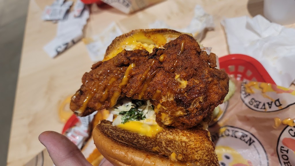 Daves Hot Chicken | restaurant | 2615 W North Ave, Melrose Park, IL 60160, USA | 7085402700 OR +1 708-540-2700