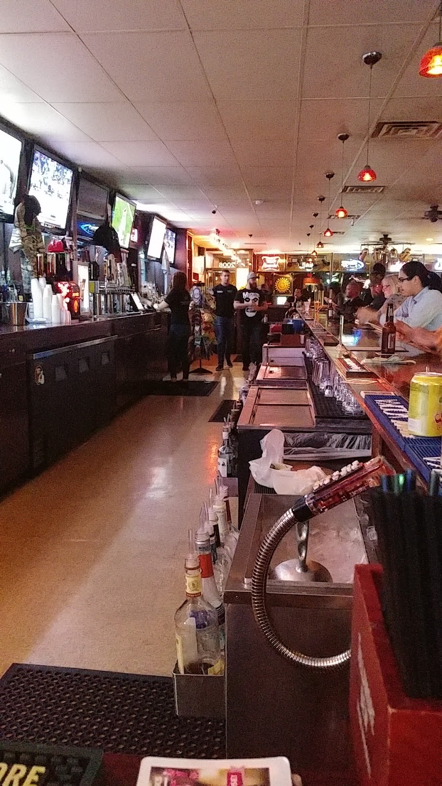 Sidelines Sports Bar | restaurant | 2006 W Jefferson St, Joliet, IL 60435, USA | 8157251579 OR +1 815-725-1579