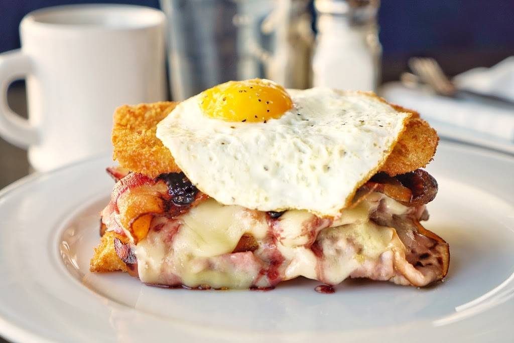 Hazelwood Food and Drink | restaurant | 8150 26th Ave S, Bloomington, MN 55425, USA | 9522224000 OR +1 952-222-4000