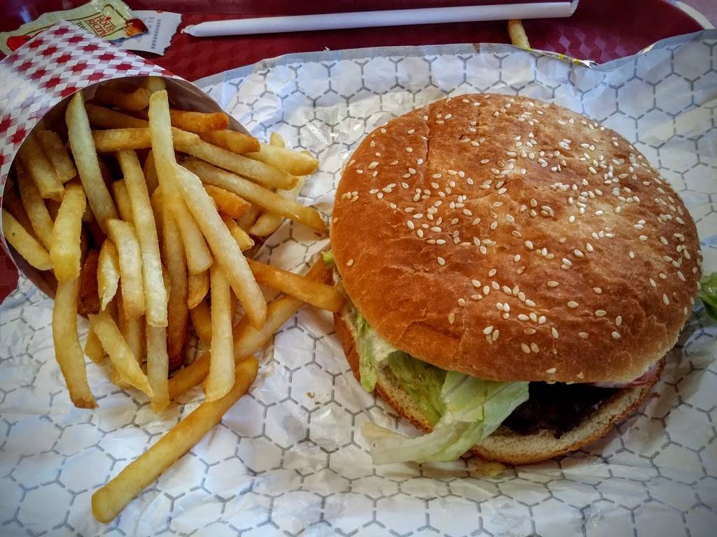 The Dip Dairy Freeze | restaurant | 610 Donelson Pkwy, Dover, TN 37058, USA | 9312325927 OR +1 931-232-5927