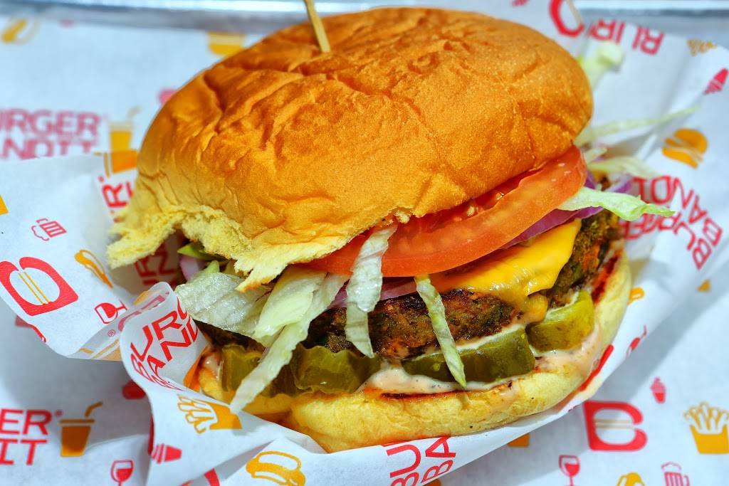 Burger Bandit | restaurant | 2 Broadway, Lynbrook, NY 11563, USA | 5165934015 OR +1 516-593-4015