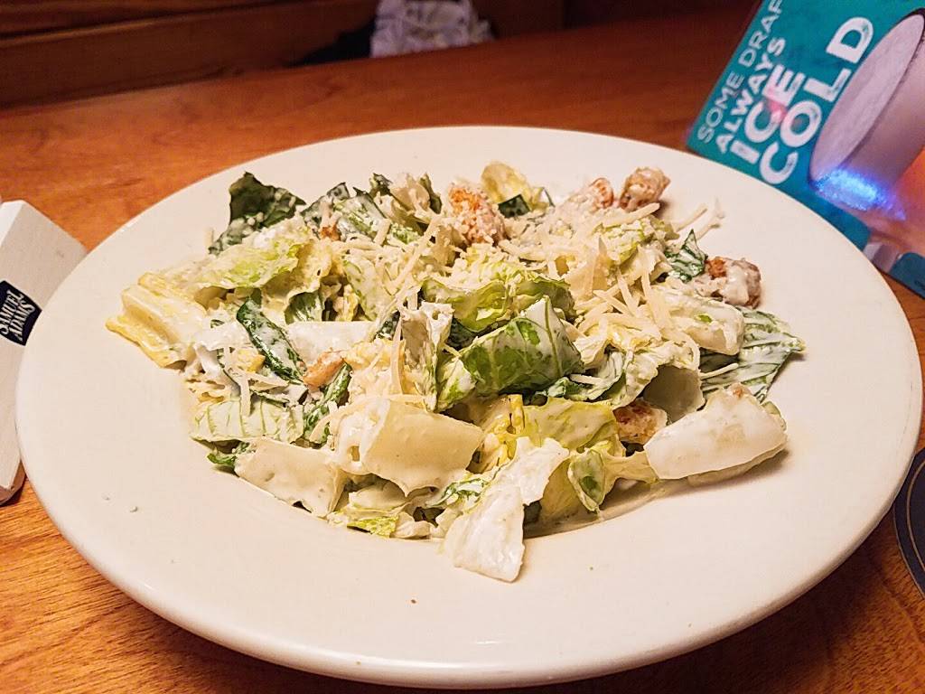 Texas Roadhouse | restaurant | 31 Mystic View Rd, Everett, MA 02149, USA | 6173819598 OR +1 617-381-9598