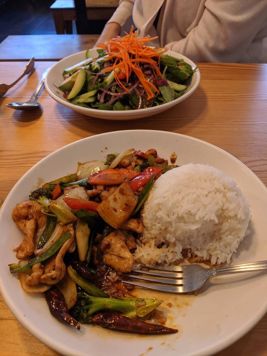 Rice and Noodle | restaurant | 15608 Ventura Blvd #3129, Encino, CA 91436, USA | 8187834204 OR +1 818-783-4204