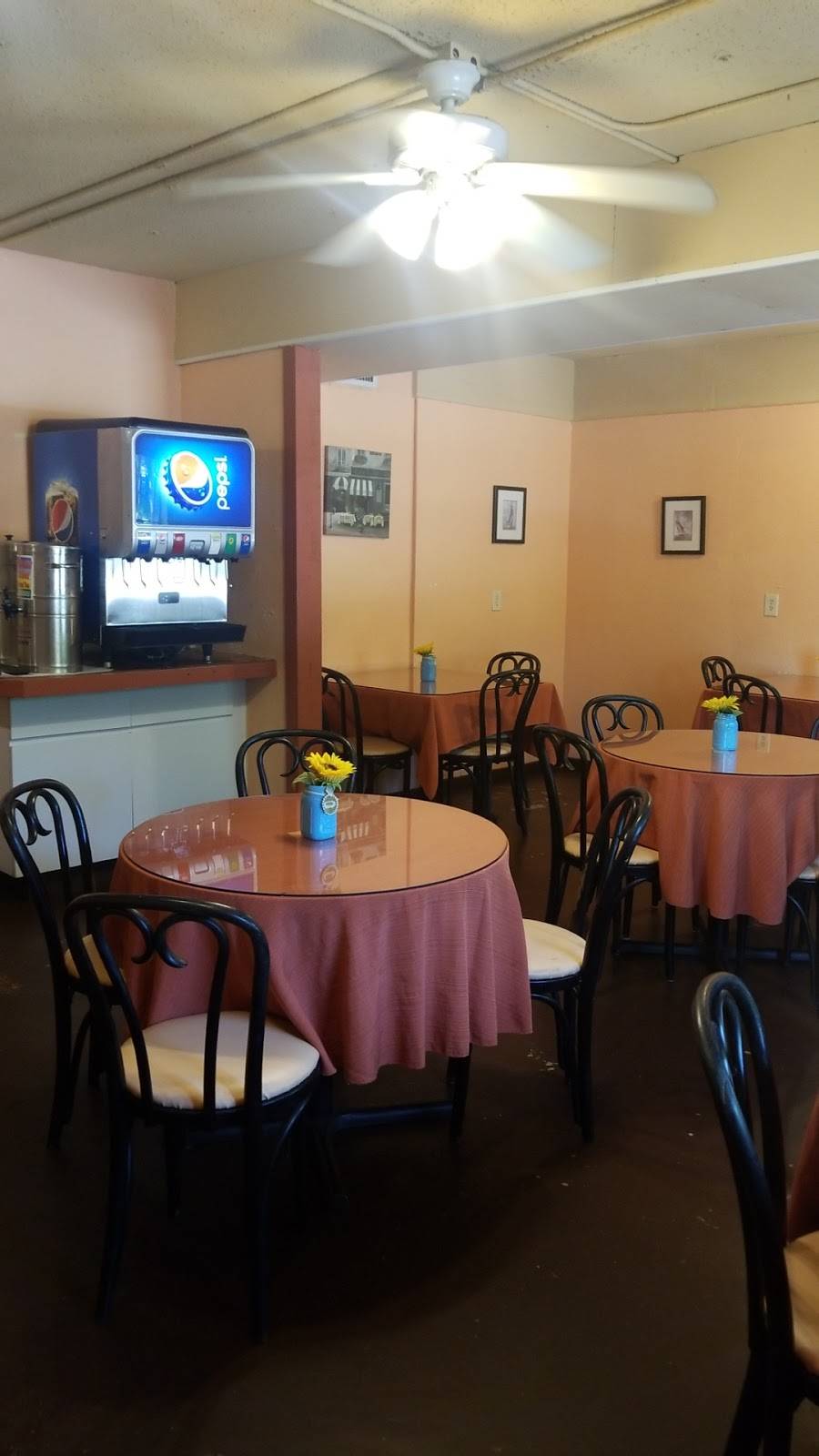Maximillians Cafe | restaurant | 1695 10th St, Sarasota, FL 34236, USA | 9413300245 OR +1 941-330-0245