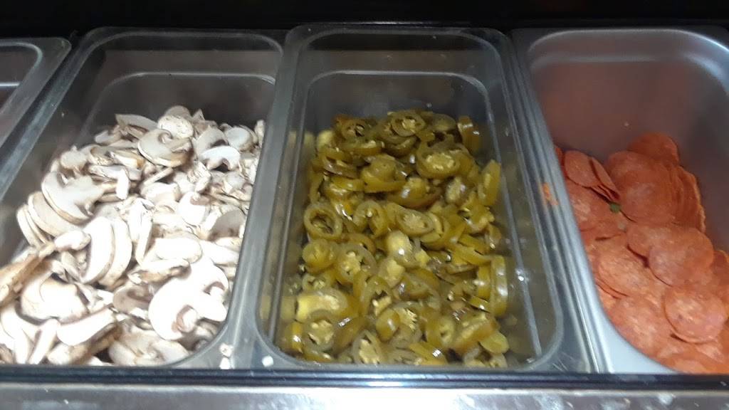 Ginos Italian Pizzeria | restaurant | 628 Cooper Rd, Oxnard, CA 93030, USA | 8054874313 OR +1 805-487-4313