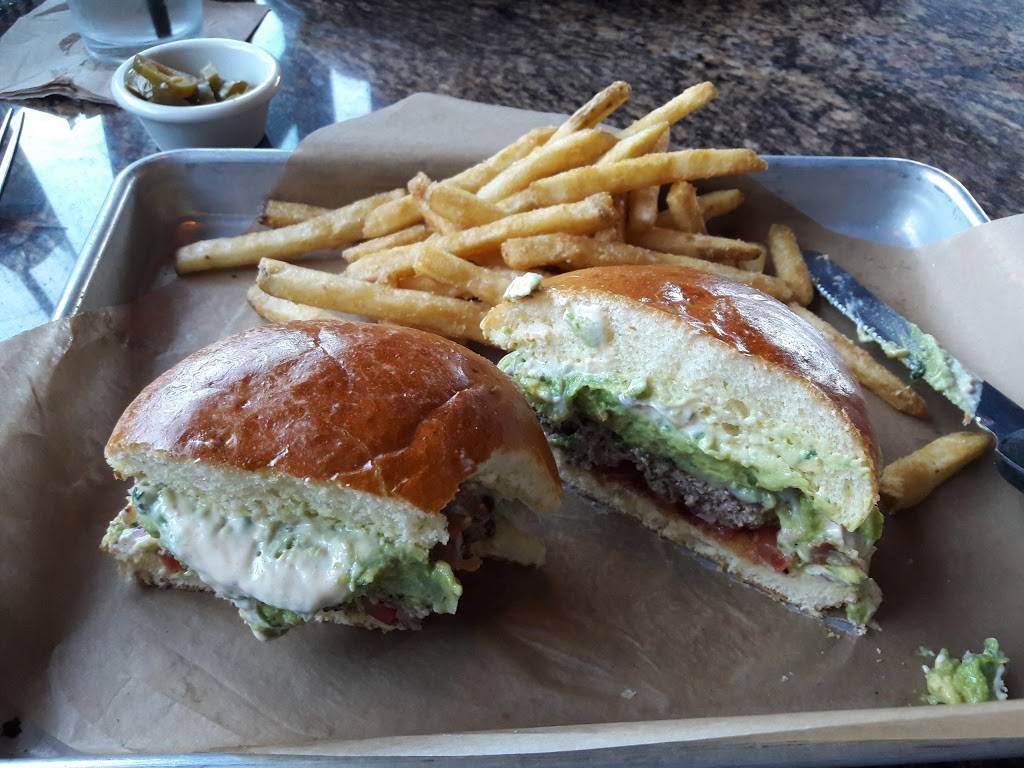 BJs Restaurant & Brewhouse | restaurant | 325 Outlet Shoppes Dr, Oklahoma City, OK 73128, USA | 4057879900 OR +1 405-787-9900