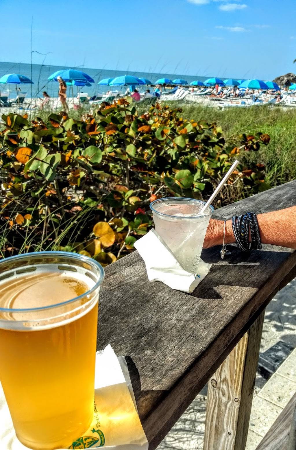 Sunset Beach Bar | restaurant | 851 Gulf Shore Blvd N, Naples, FL 34102, USA | 2392612222 OR +1 239-261-2222